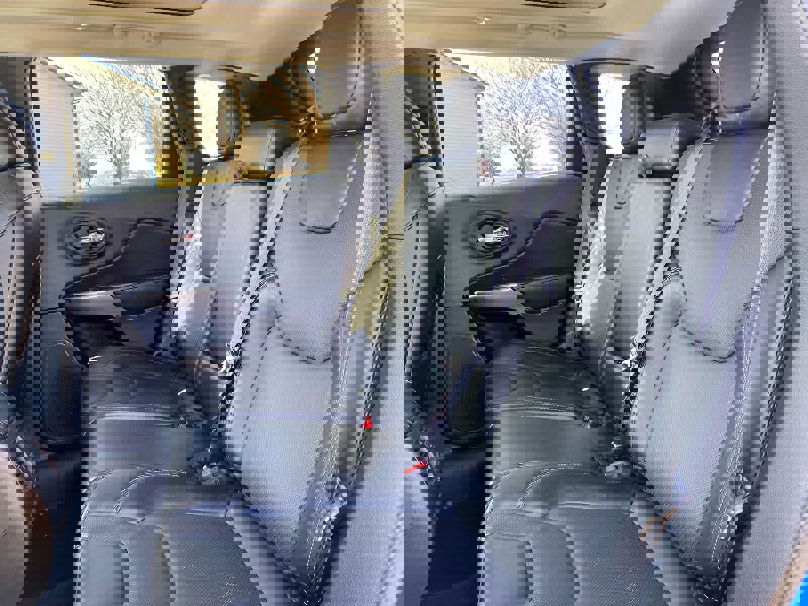 Used 2022 Jeep Cherokee Limited image 16