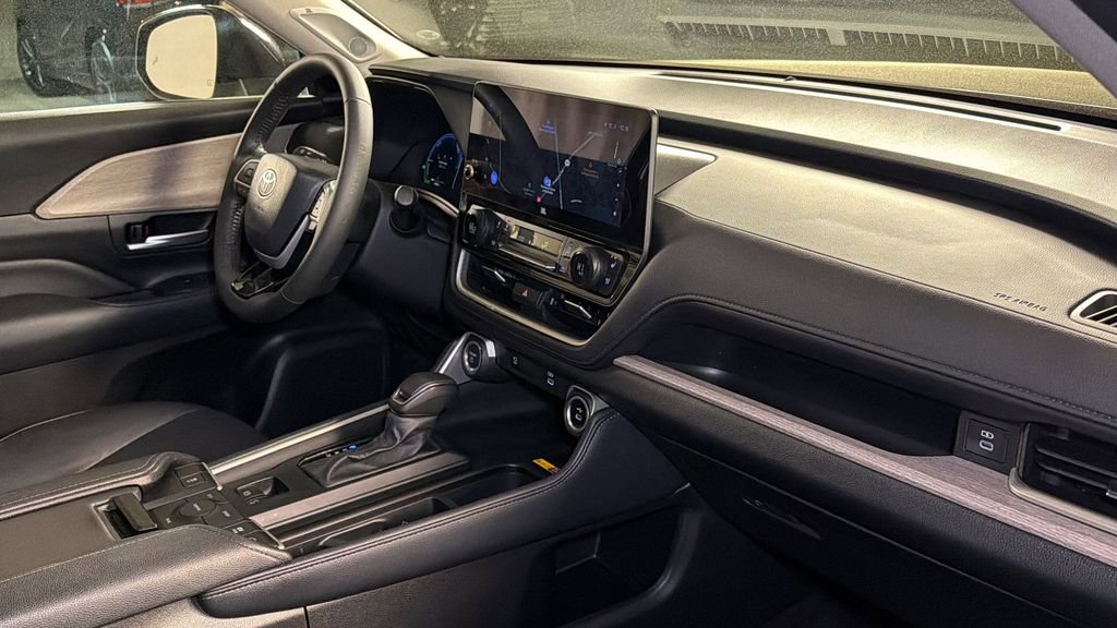 Used 2024 Toyota Grand Highlander AWD Hybrid image 10