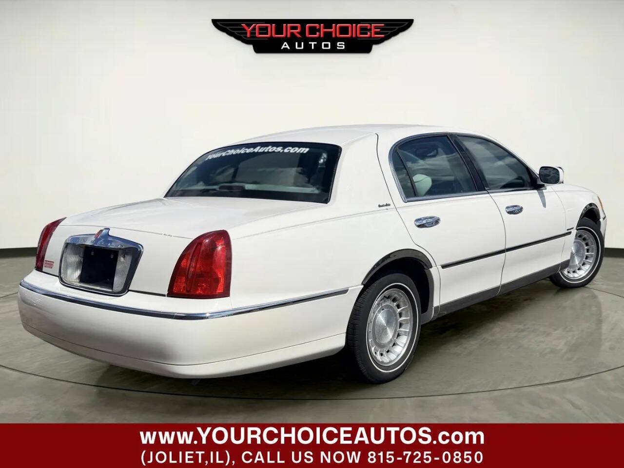 Used 2001 Lincoln Town Car Executive RWD image 6