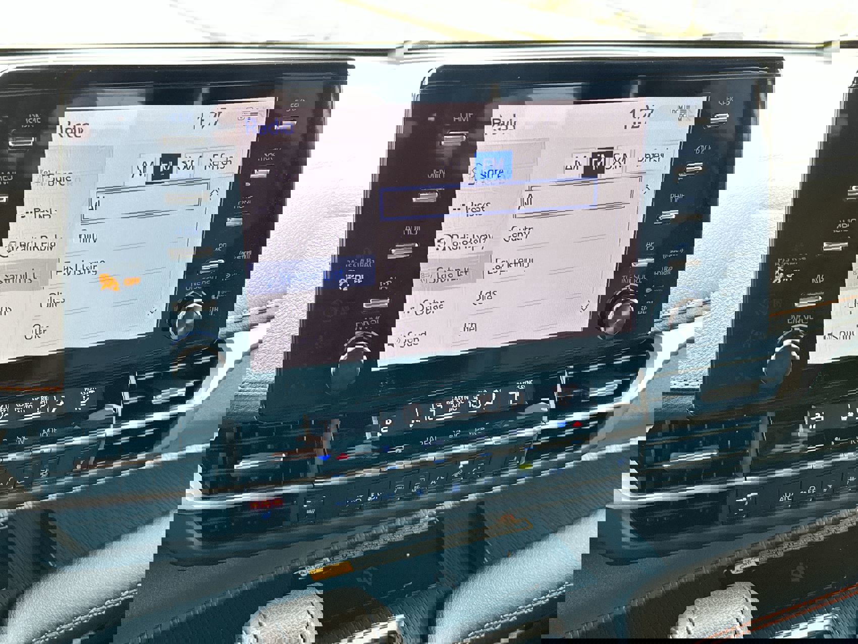 Used 2024 Toyota Sienna XSE w/ XSE Plus Package image 16