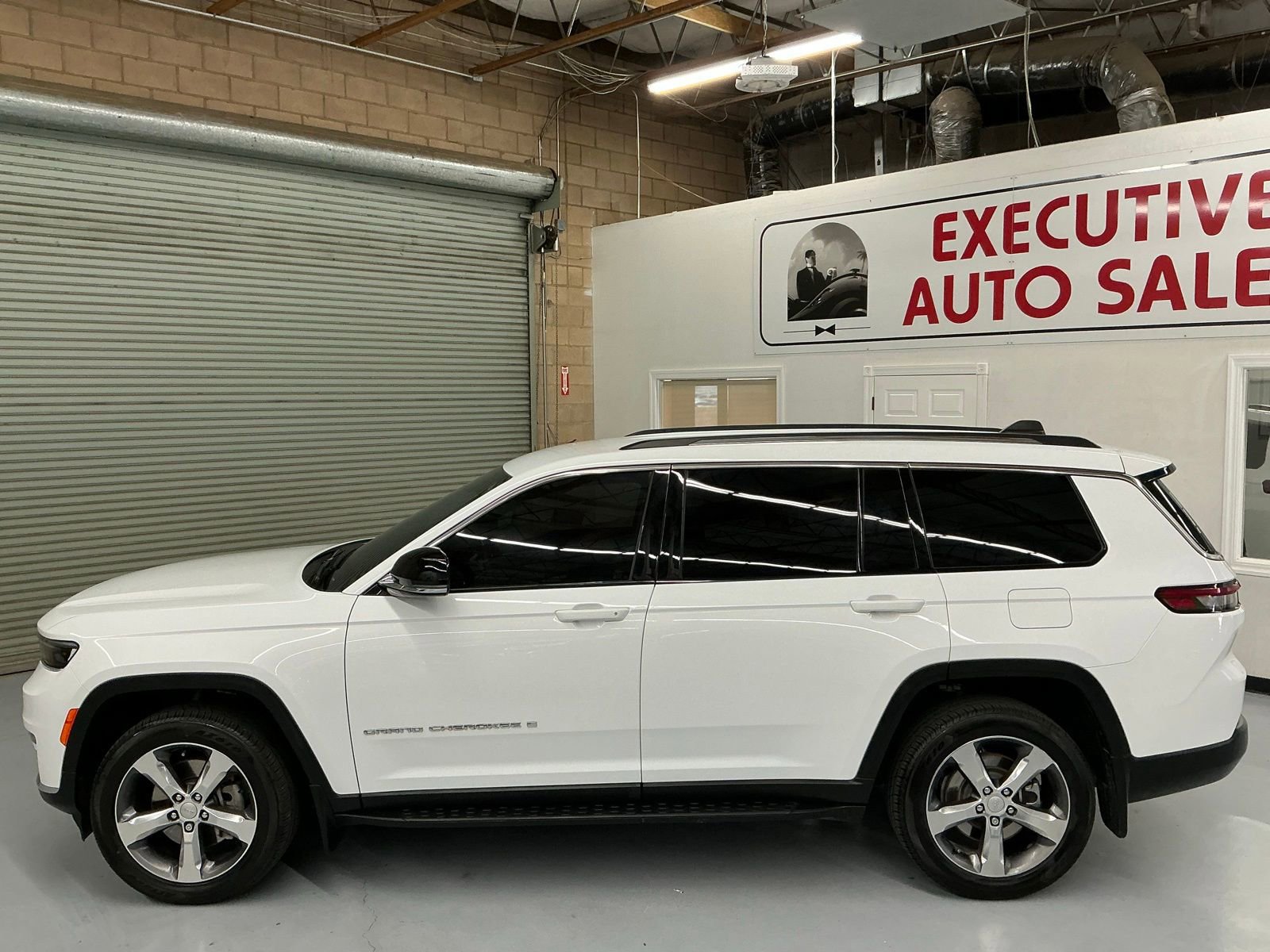 Used 2021 Jeep Grand Cherokee L Limited w/ MOPAR Finishing Package image 8