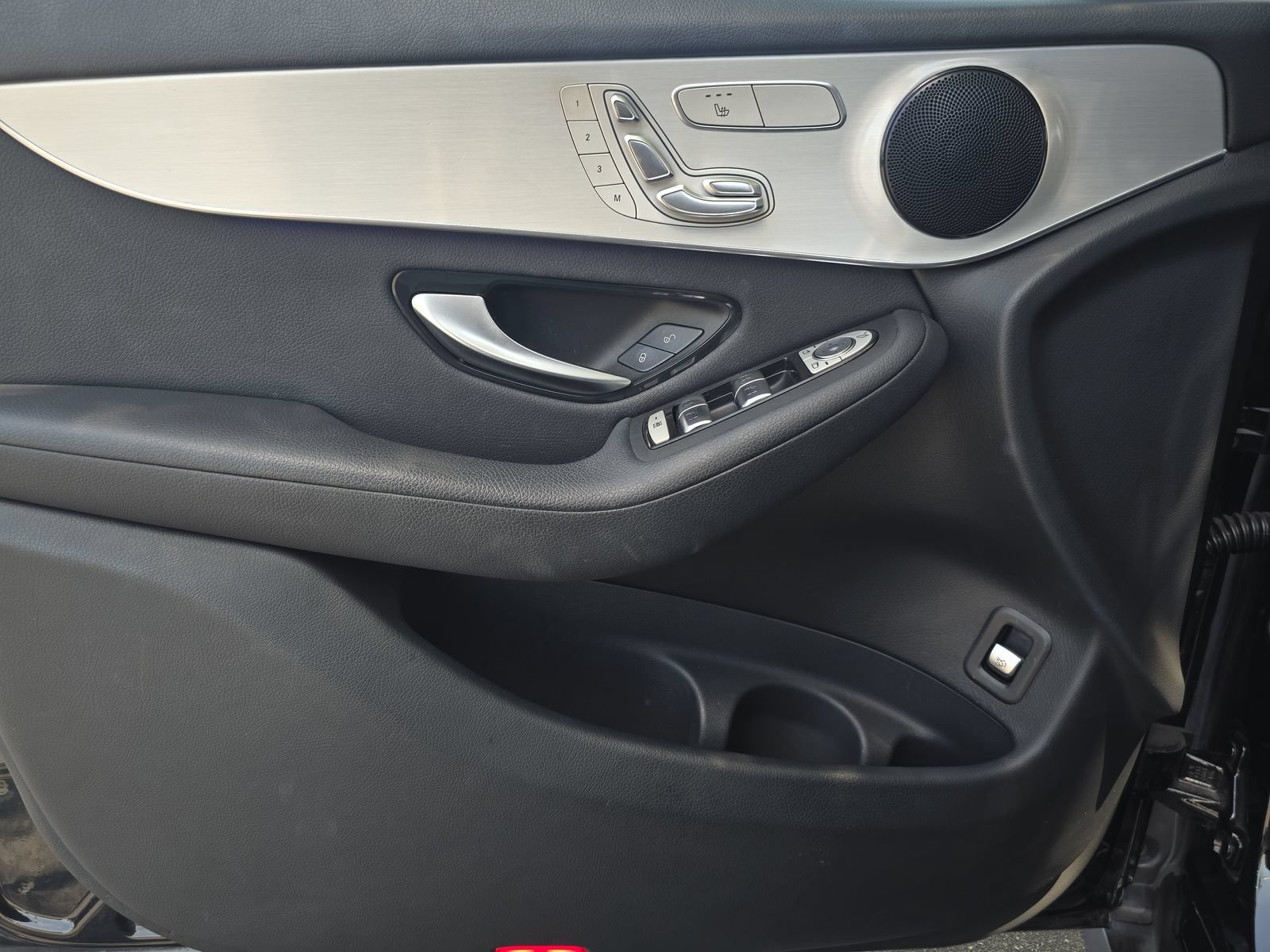 Used 2020 Mercedes-Benz GLC 300 image 30