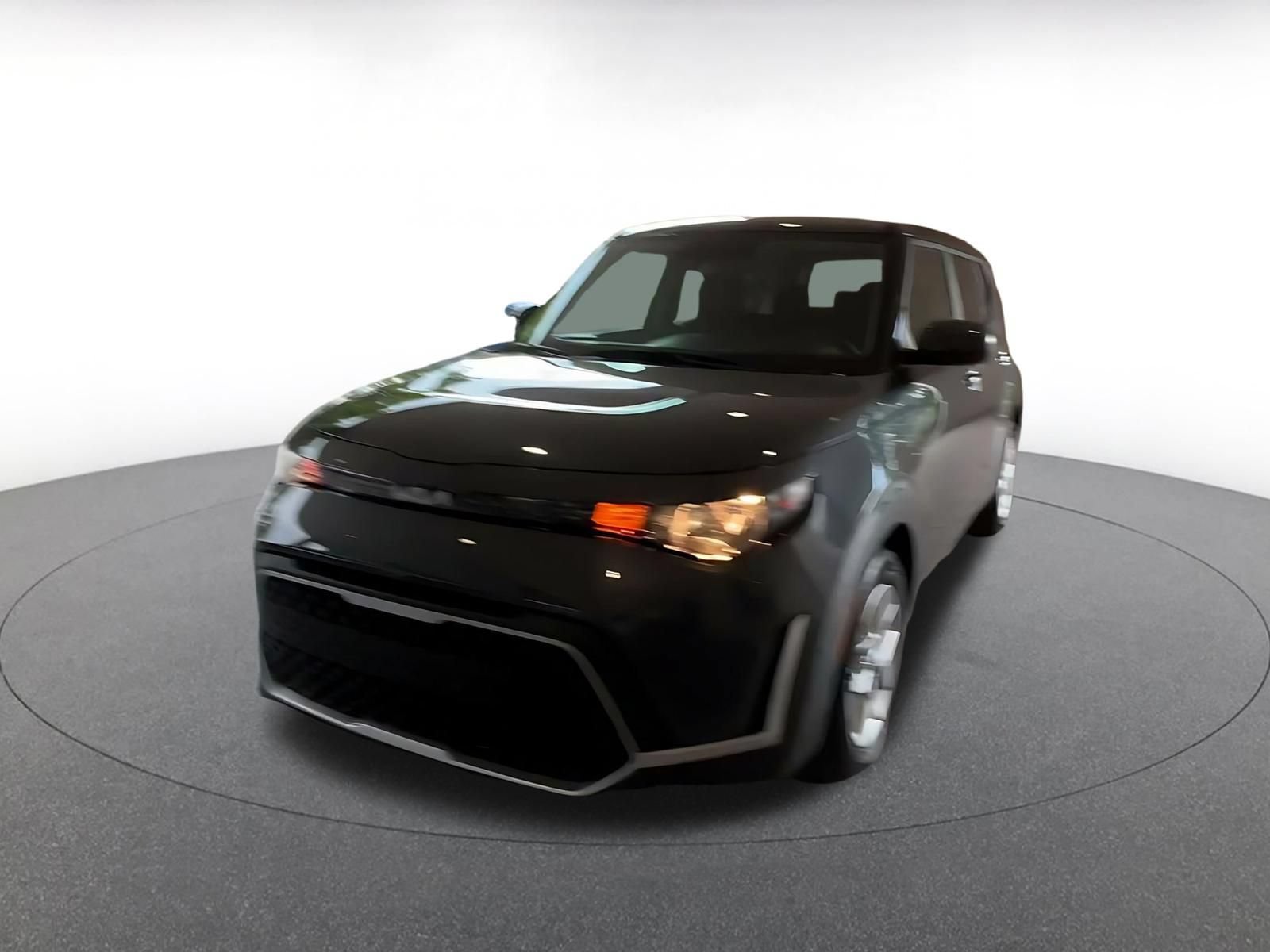 Used 2025 Kia Soul LX w/ LX Technology Package FWD image 4