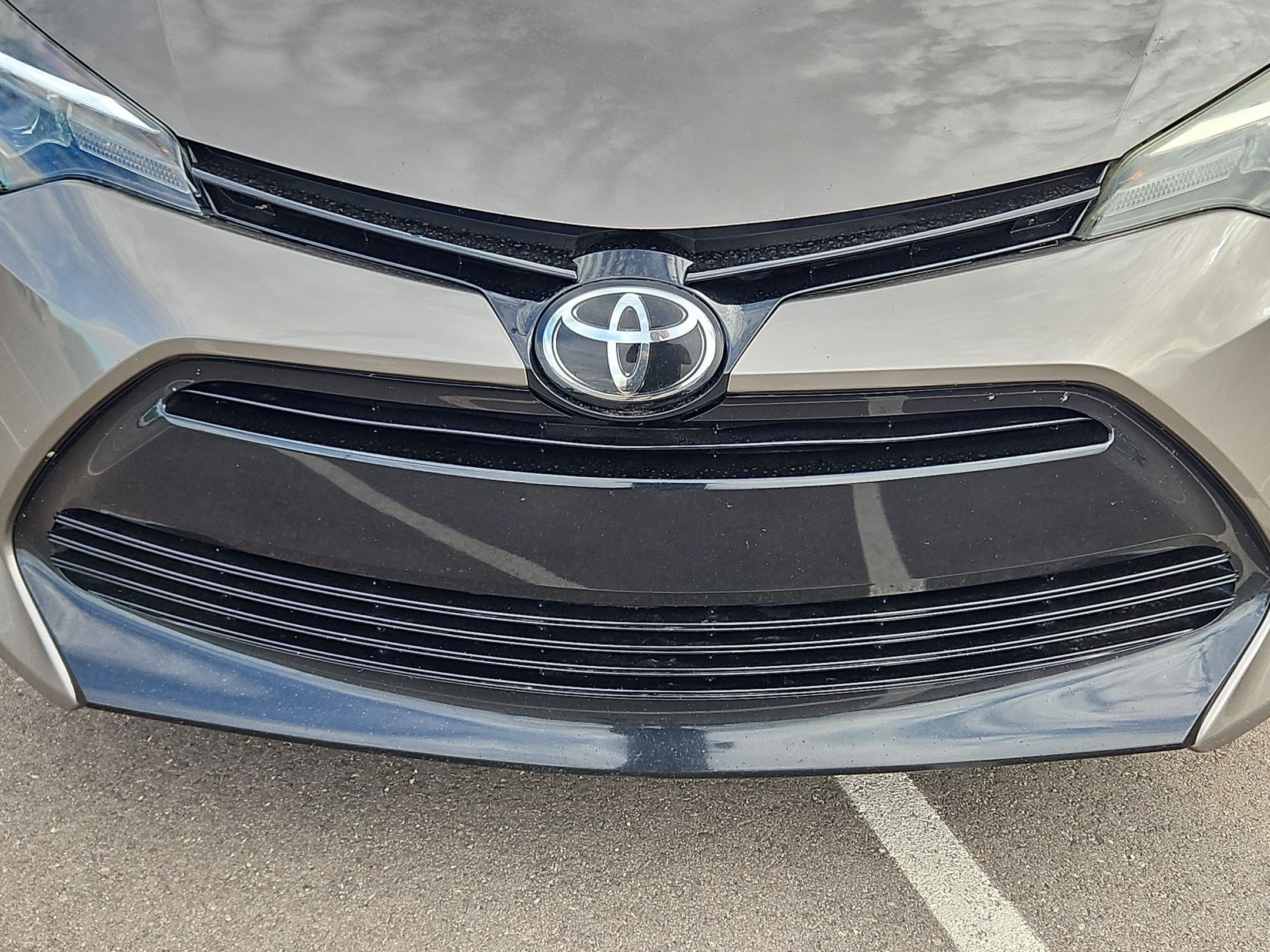 Used 2018 Toyota Corolla LE w/ Carpet Mat Package (TMS) FWD image 9