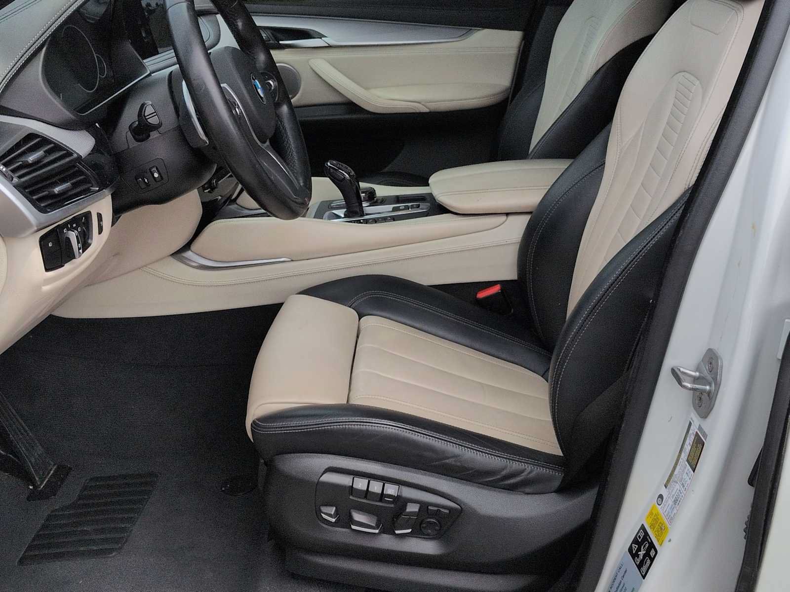 Used 2019 BMW X6 xDrive50i w/ M Sport Package AWD/4WD image 17