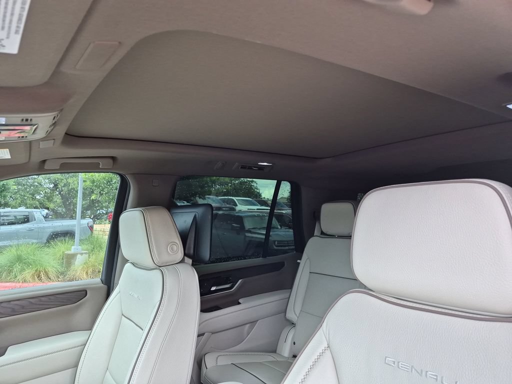 Used 2026 GMC Yukon Denali w/ Denali Reserve Package AWD/4WD image 33