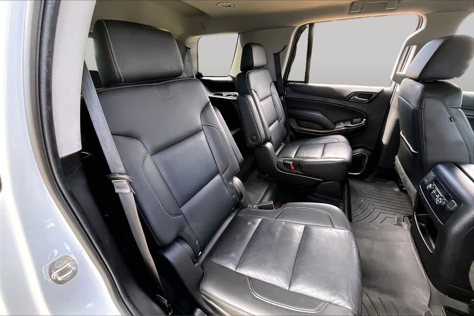 Used 2019 Chevrolet Tahoe LT w/ Luxury Package RWD image 19