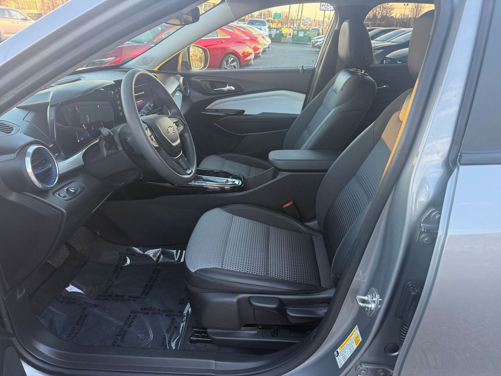 Used 2025 Chevrolet Trax LT image 25