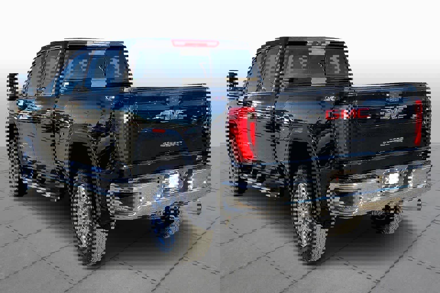 Used 2024 GMC Sierra 2500 SLT w/ SLT Premium Package image 12