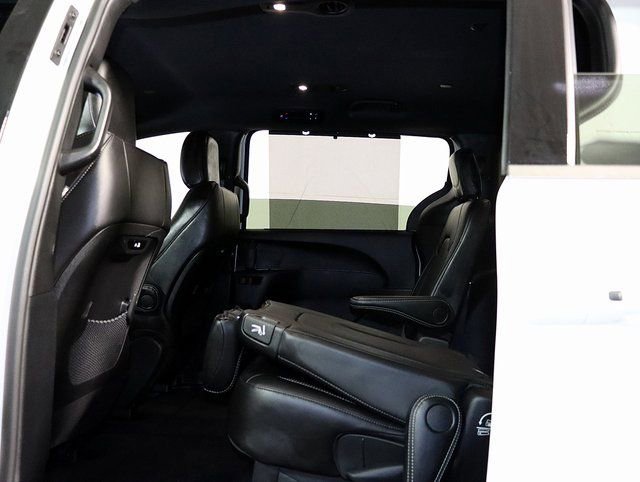 Used 2026 Chrysler Pacifica Select image 13