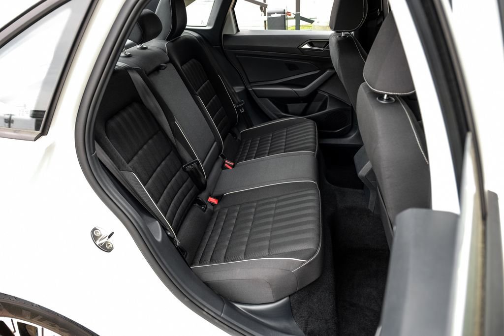 Used 2022 Volkswagen Jetta Sport image 43