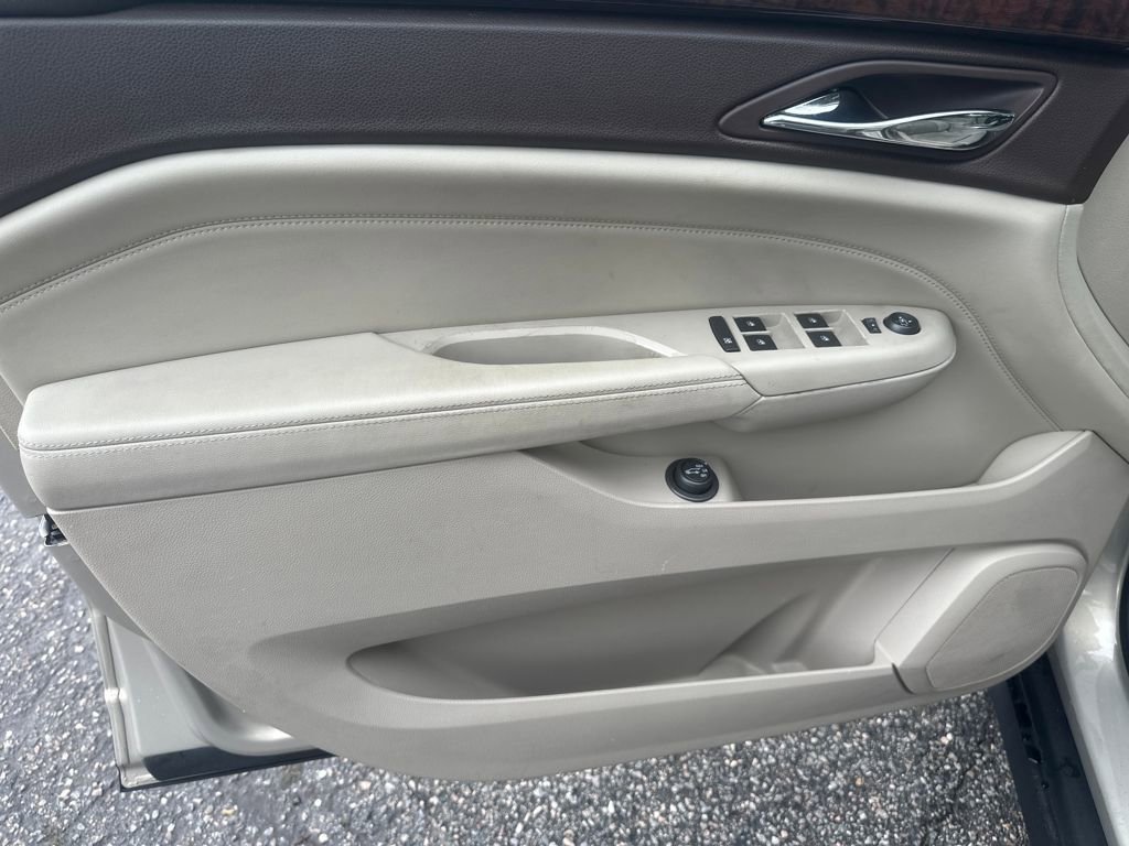 Used 2010 Cadillac SRX Luxury image 10