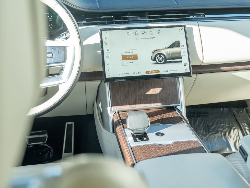 Certified 2024 Land Rover Range Rover Long Wheelbase SE image 21