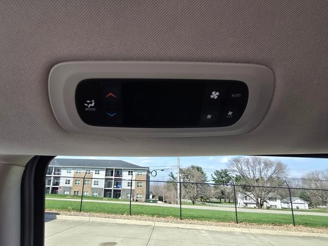 Used 2024 Chrysler Pacifica Touring-L image 31