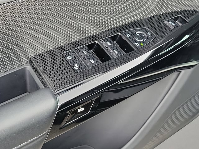 Used 2025 BMW 740i RWD image 21