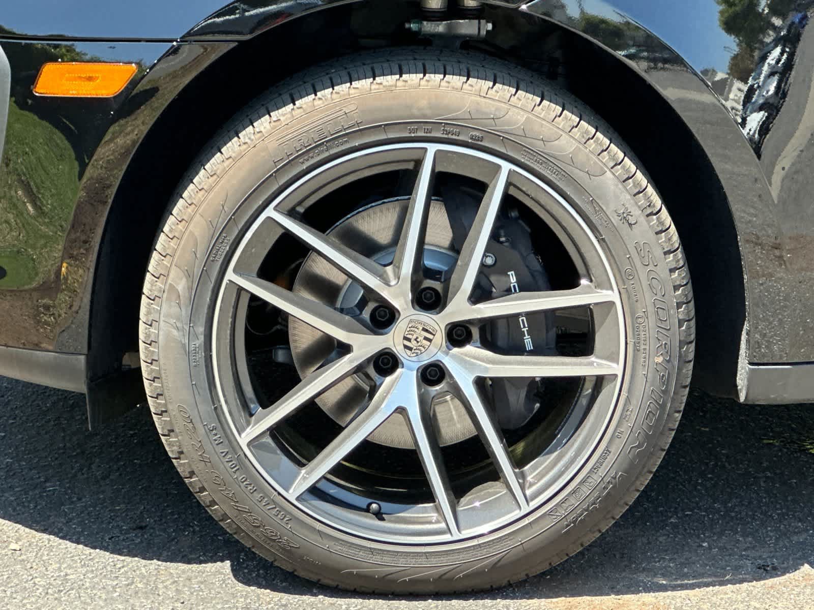 Certified 2025 Porsche Macan AWD/4WD image 31