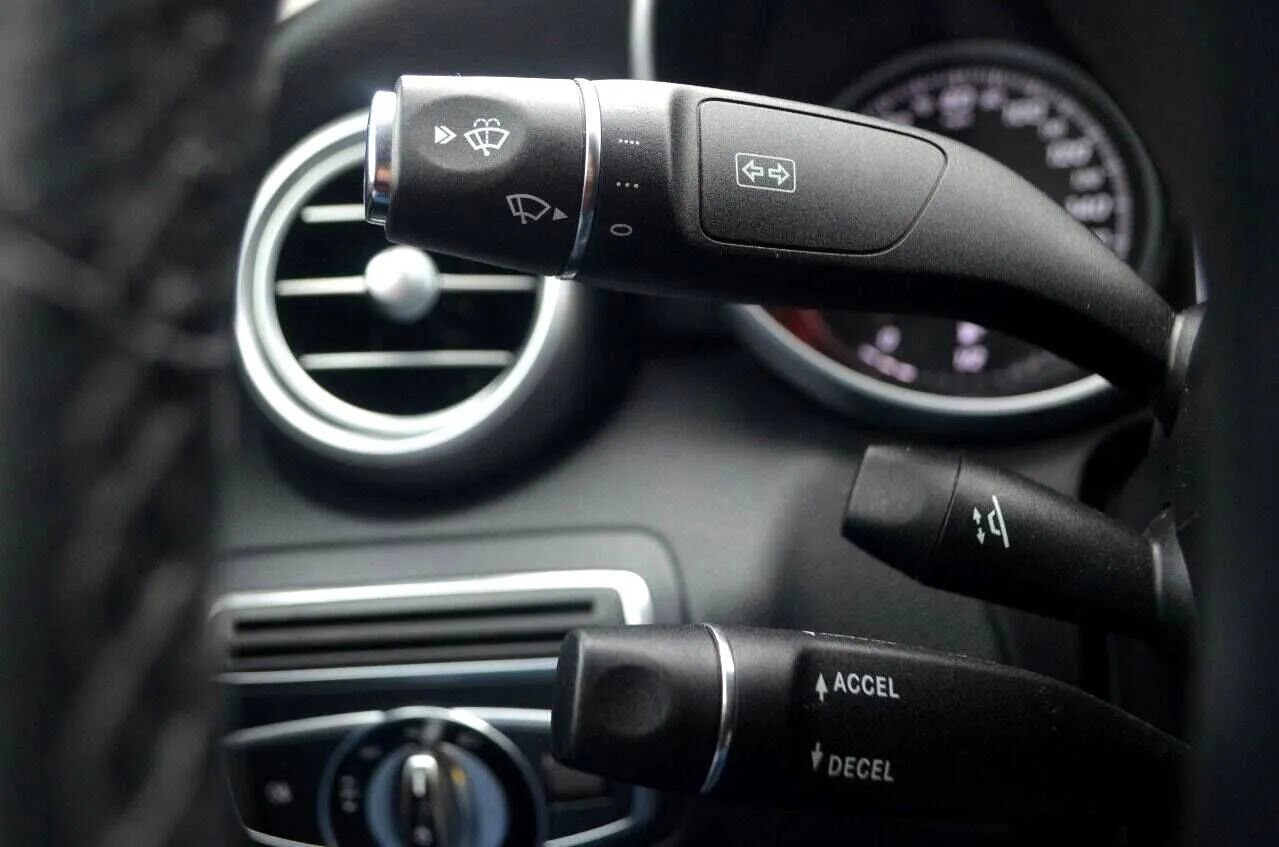 Used 2015 Mercedes-Benz C 300 Sedan image 34