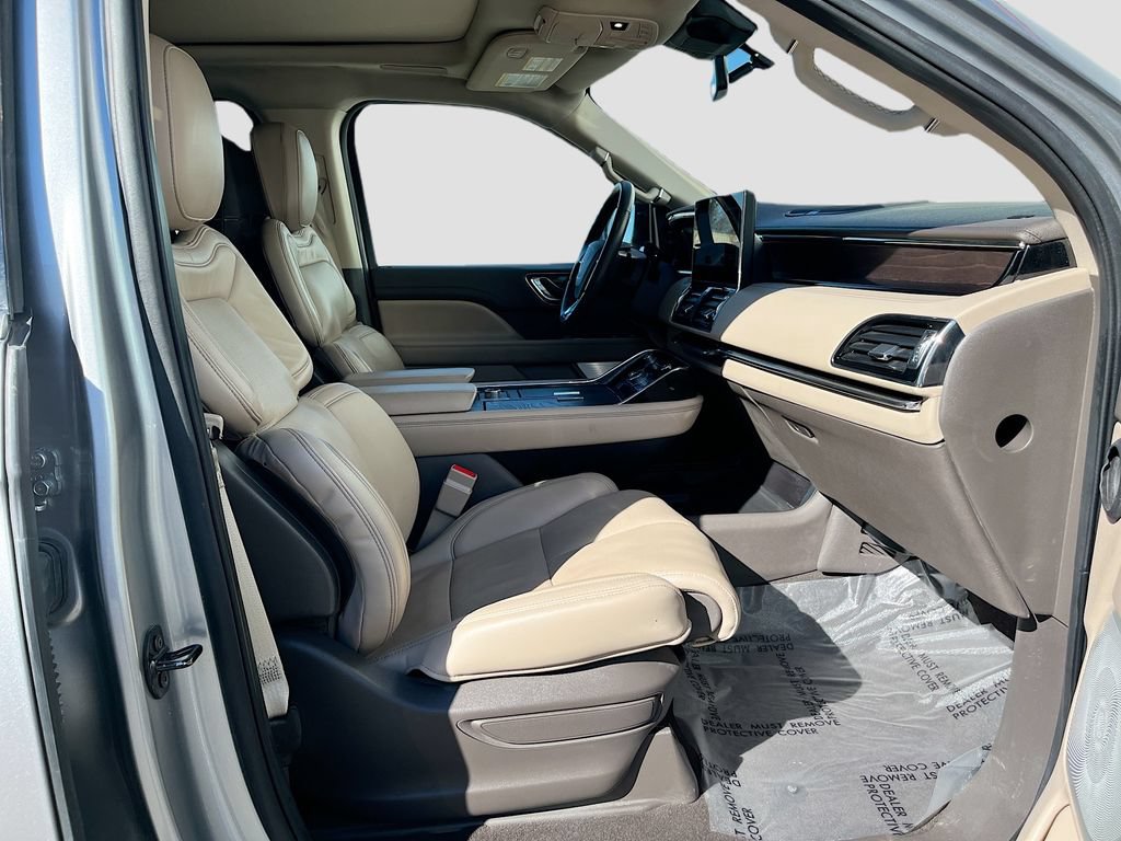 Used 2024 Lincoln Navigator Reserve AWD/4WD image 32