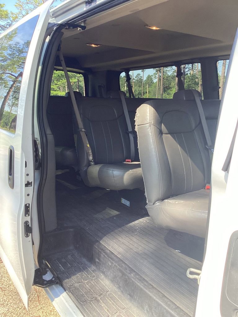 Used 2022 Chevrolet Express 3500 LS RWD image 5