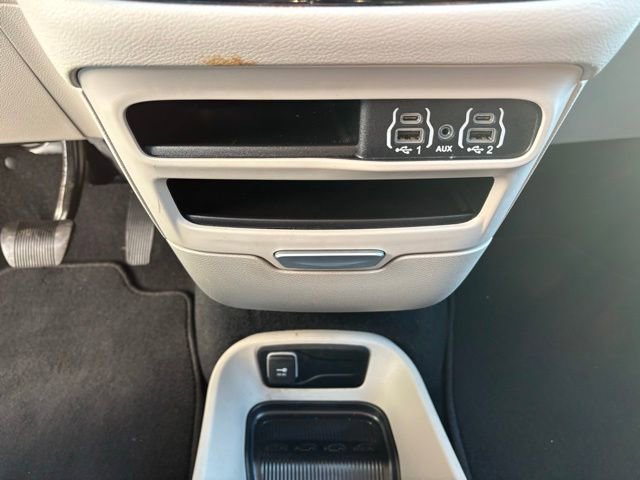 Used 2024 Chrysler Pacifica Touring-L image 20