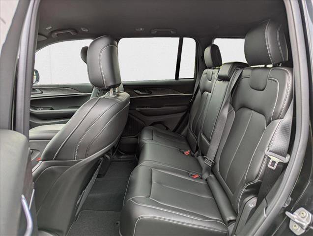 New 2025 Jeep Grand Cherokee Limited w/ Black Appearance Package image 18