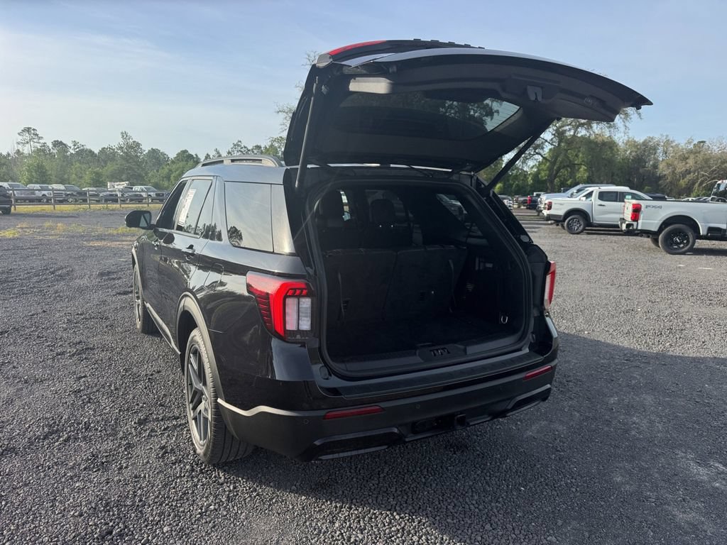 Certified 2025 Ford Explorer ST-Line w/ ST-Line Street Pack AWD/4WD image 26