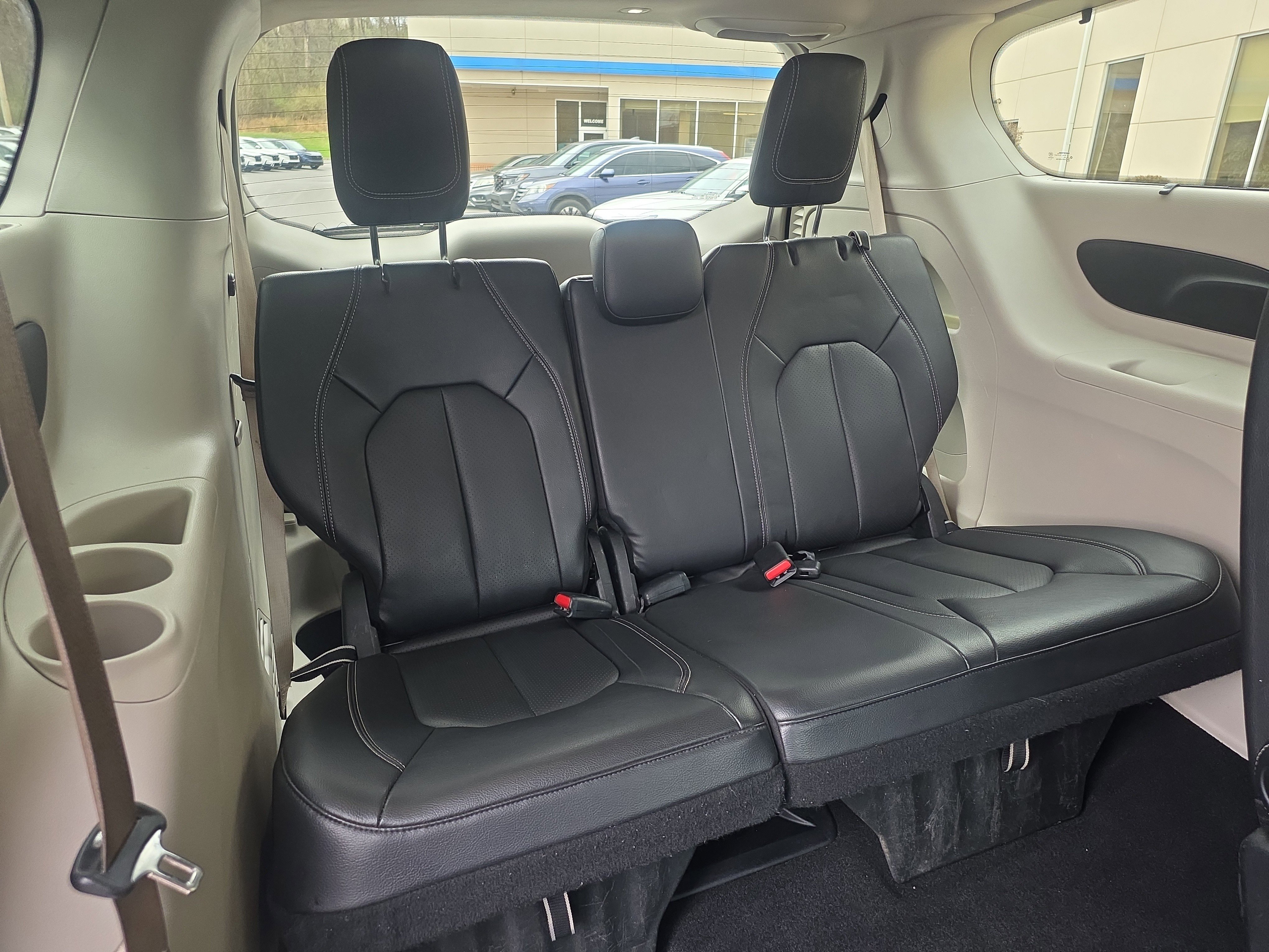 Used 2022 Chrysler Pacifica Touring-L image 17