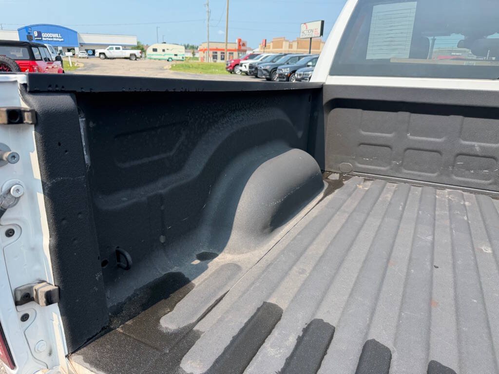 Used 2022 RAM 1500 Classic SLT w/ Electronics Convenience Group AWD/4WD image 42