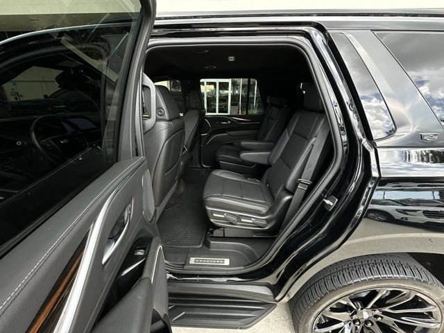 Used 2022 Cadillac Escalade Luxury w/ LPO, Illumination Package AWD/4WD image 29