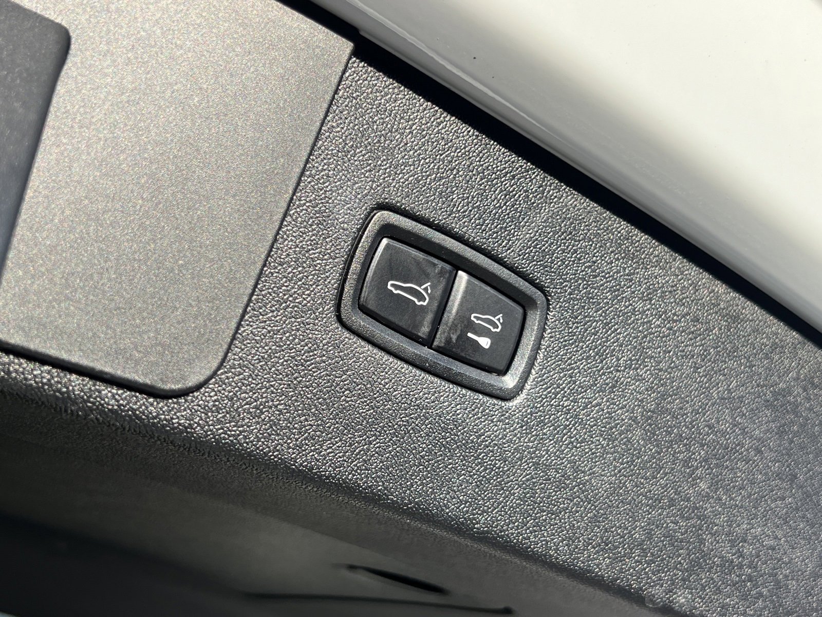 Certified 2022 Porsche Cayenne Platinum Edition image 20