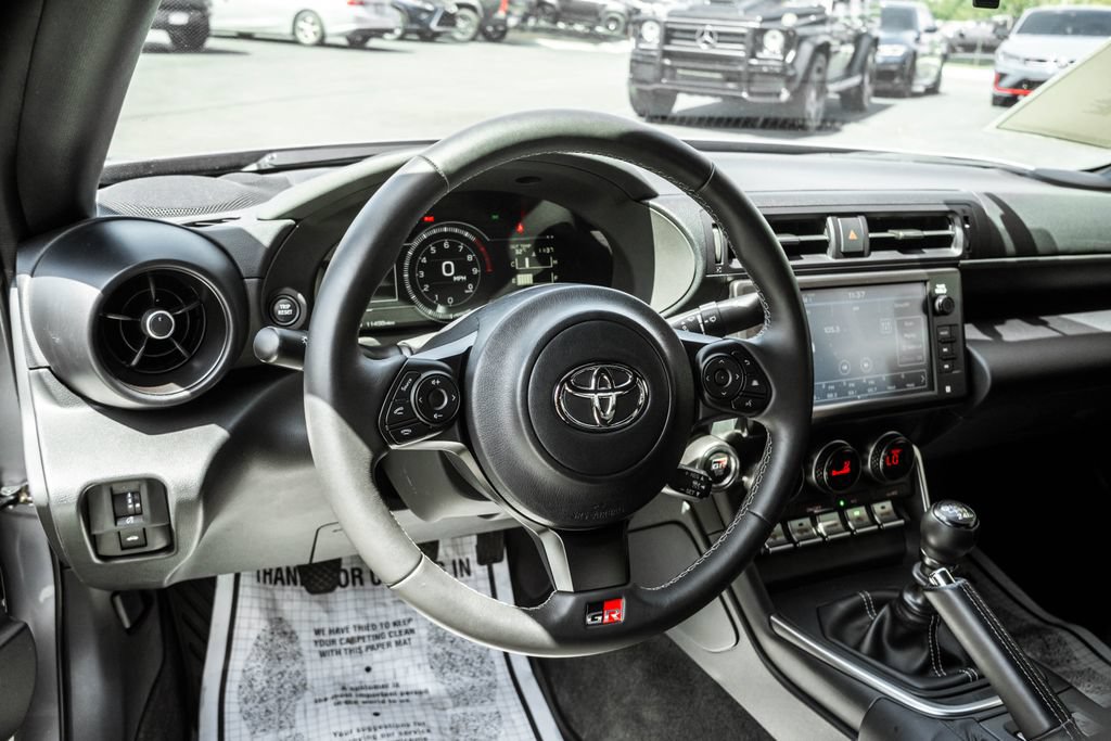 Used 2025 Toyota GR86 RWD image 9