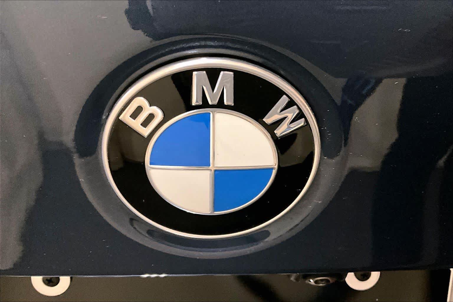 Certified 2025 BMW 330i xDrive Sedan w/ Premium Package AWD/4WD image 32