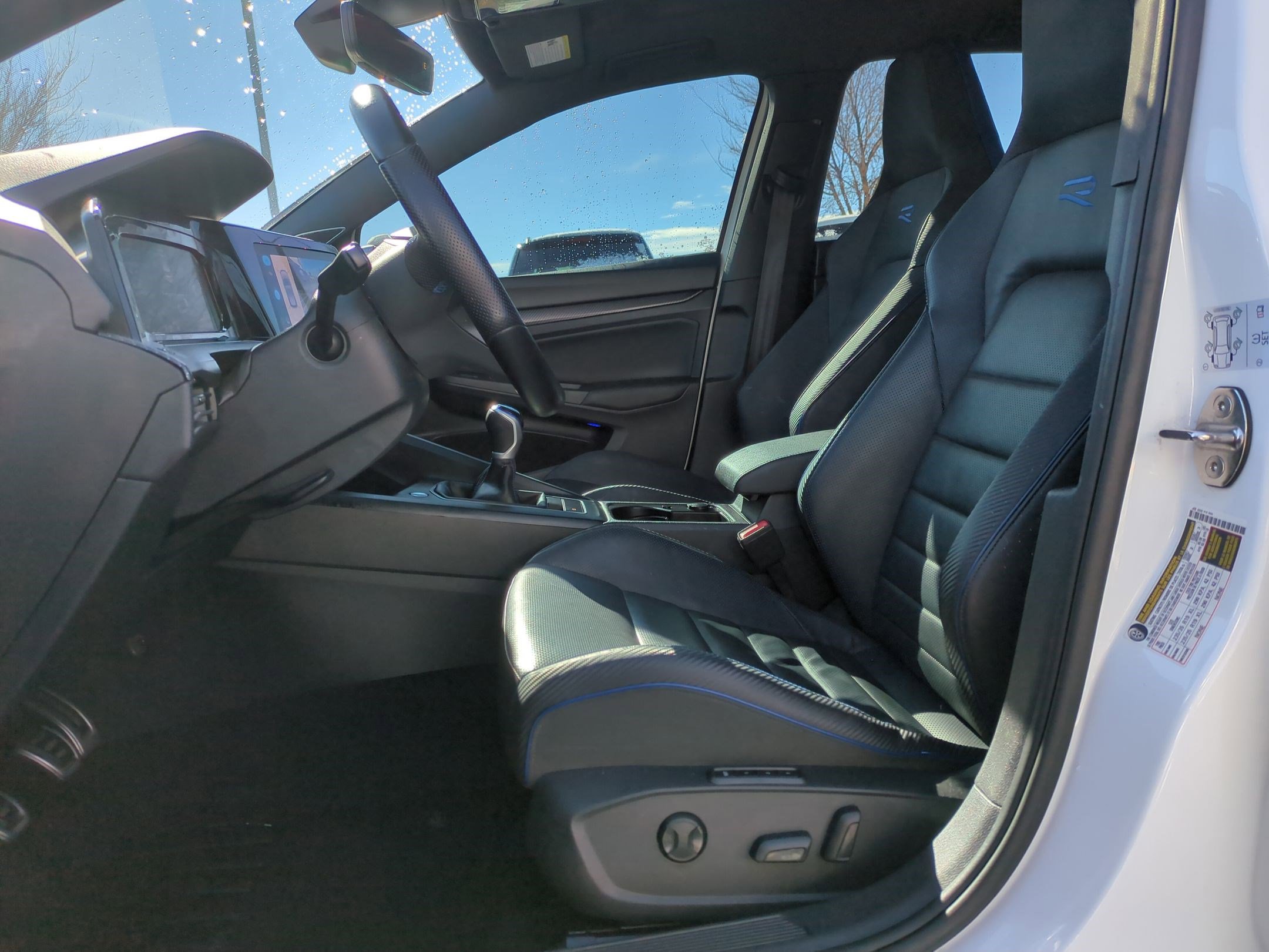 Used 2022 Volkswagen Golf R image 18