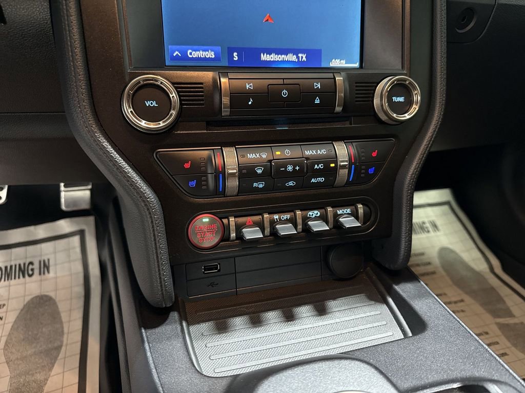 Used 2022 Ford Mustang Shelby GT500 w/ Technology Package RWD image 17