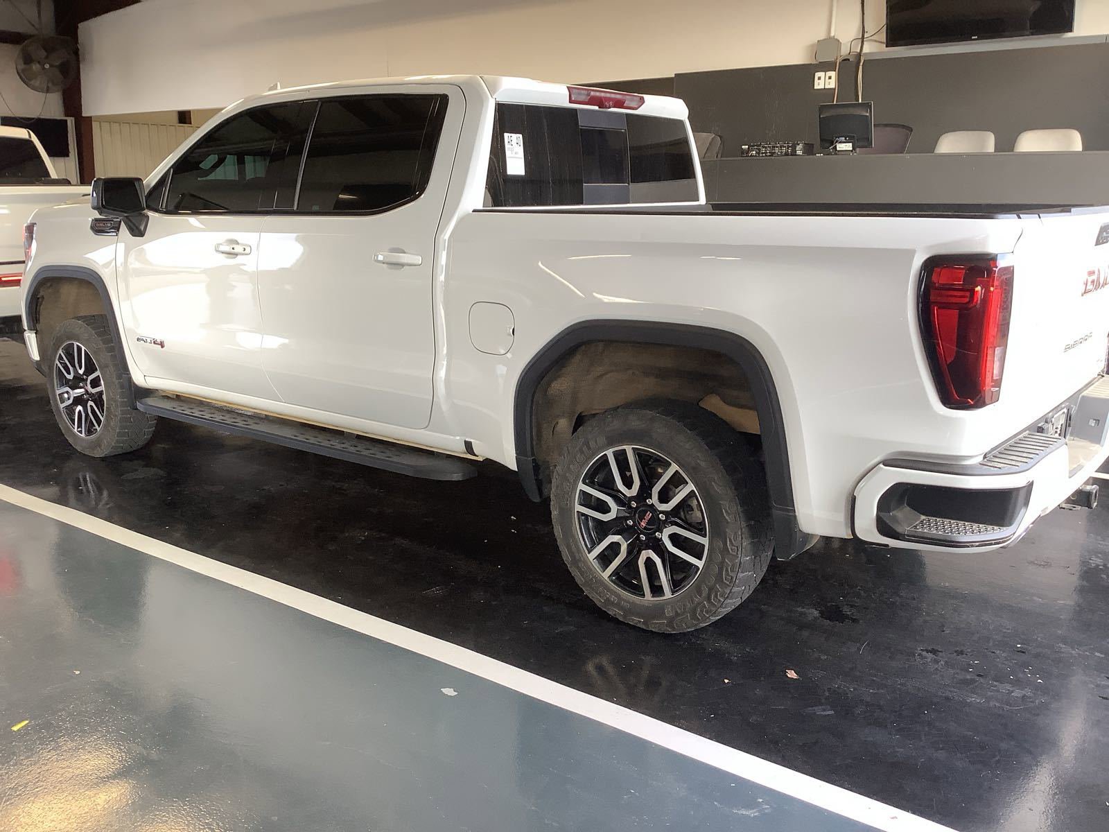 Used 2022 GMC Sierra 1500 AT4 w/ AT4 Premium Package image 3