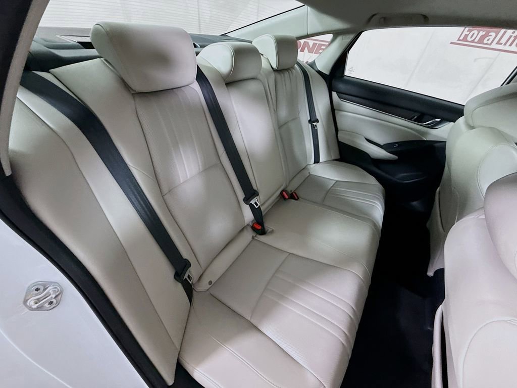 Used 2018 Honda Accord Touring image 30