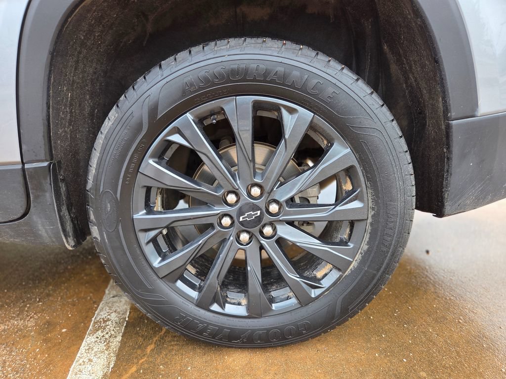 Used 2023 Chevrolet Traverse RS FWD image 35