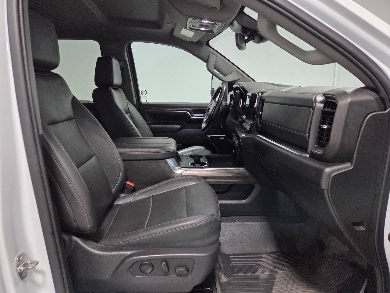 Used 2024 Chevrolet Silverado 2500 LTZ w/ LTZ Plus Package AWD/4WD image 18