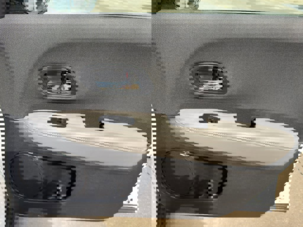 Certified 2021 Honda HR-V LX image 30