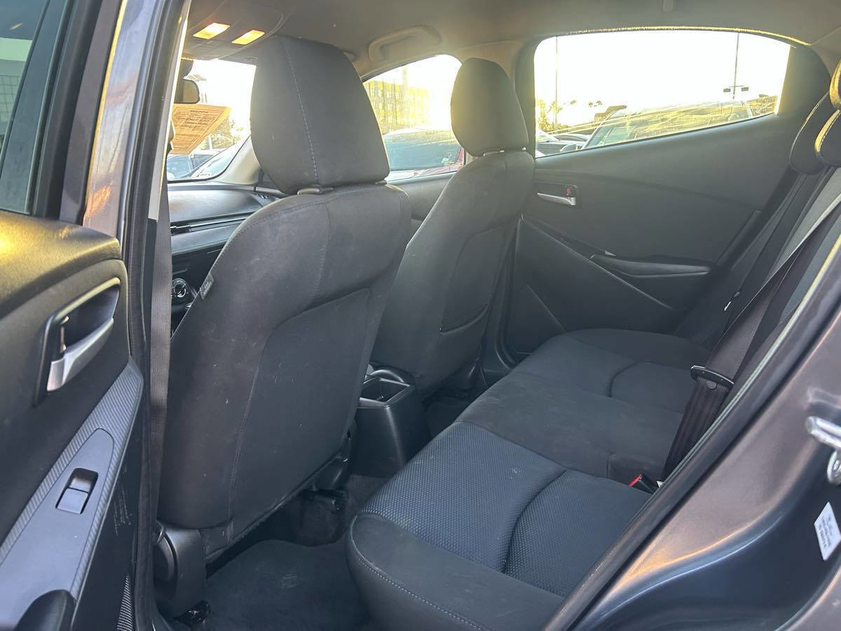 Used 2020 Toyota Yaris LE image 8