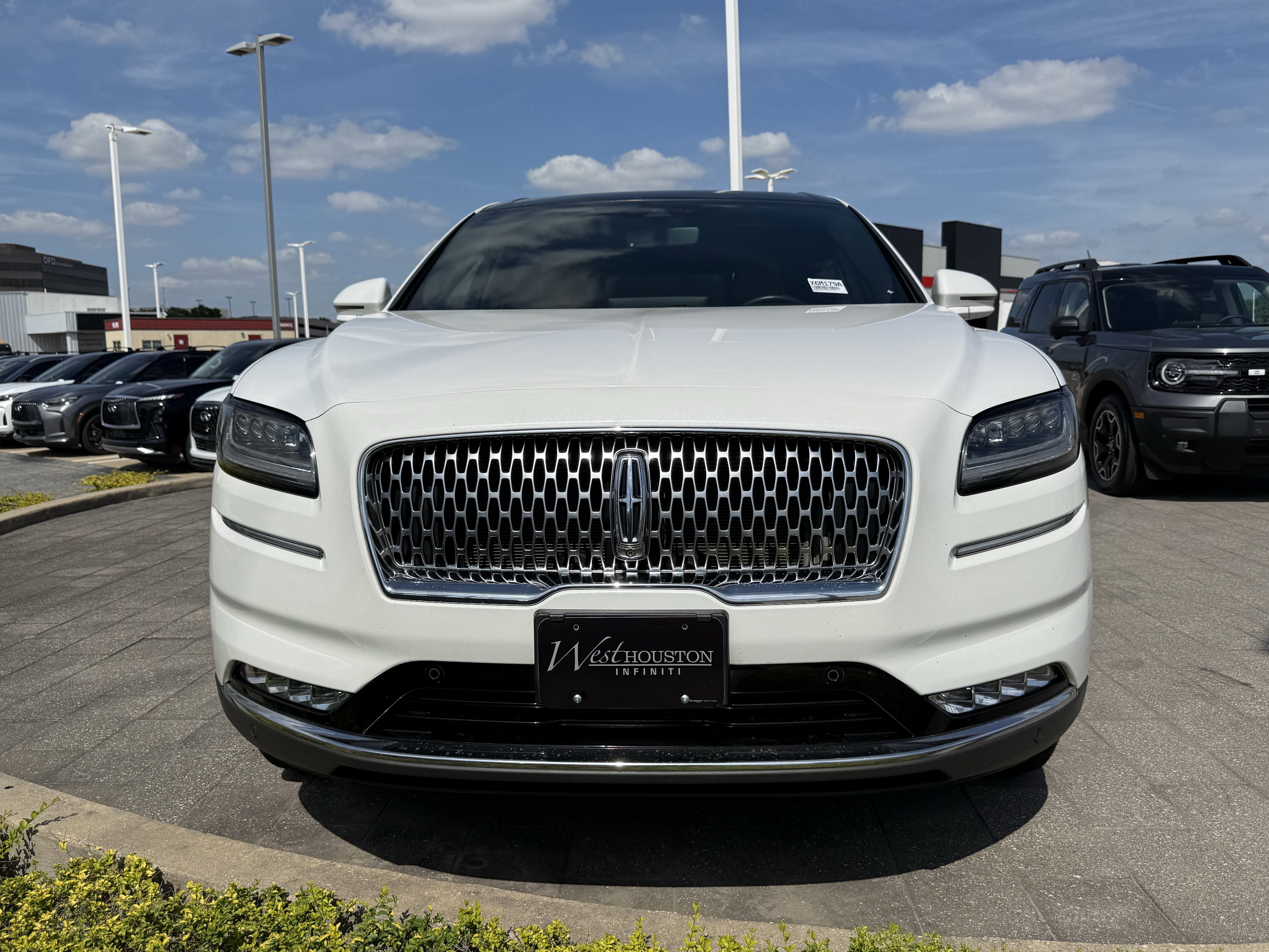 Used 2022 Lincoln Nautilus Black Label w/ Class II Trailer Tow Package image 2