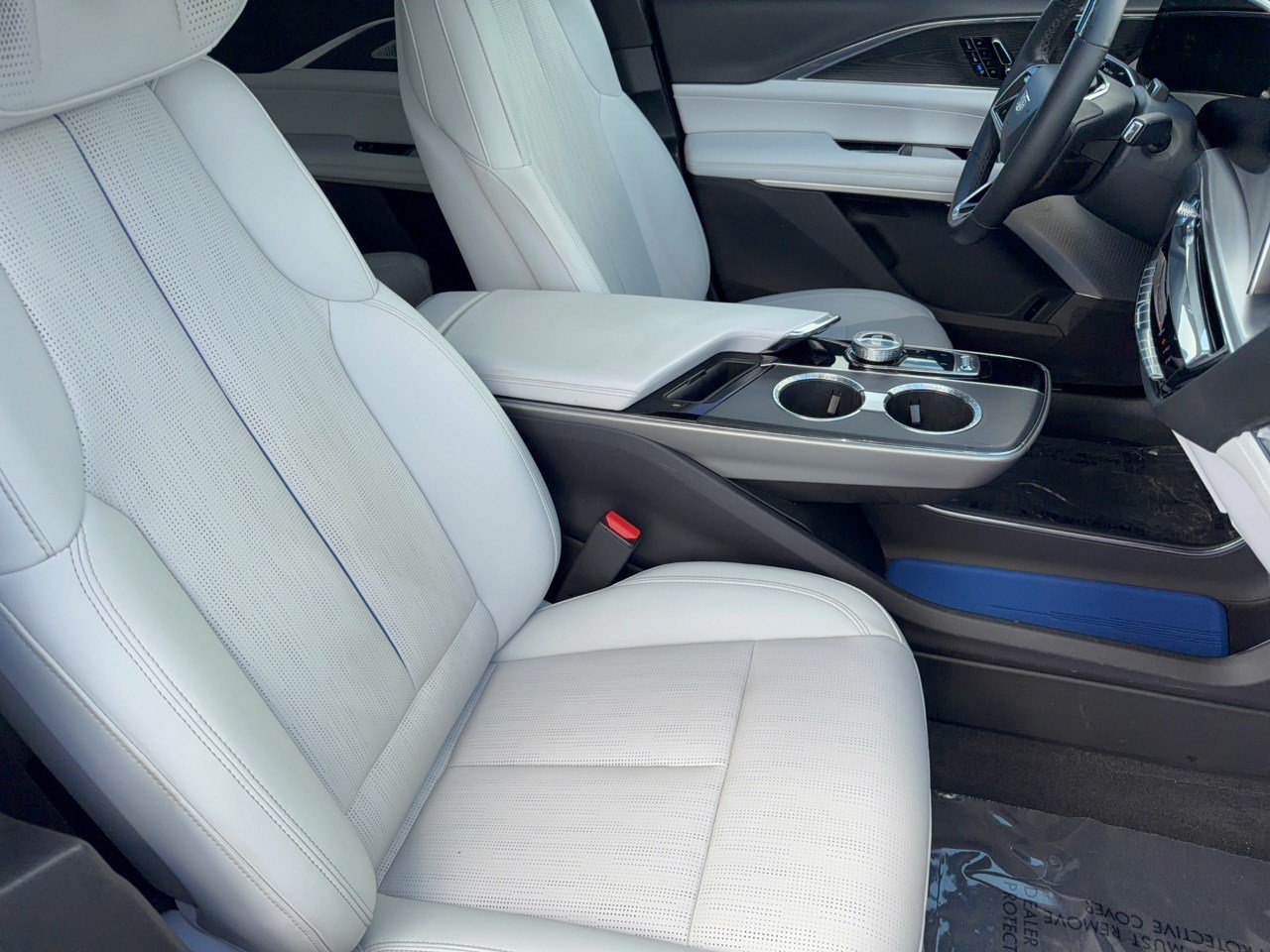 Used 2024 Cadillac Lyriq Sport w/ LPO, Floor Liner Package AWD/4WD image 30
