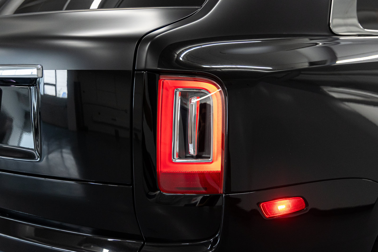 Certified 2024 Rolls-Royce Cullinan AWD/4WD image 24