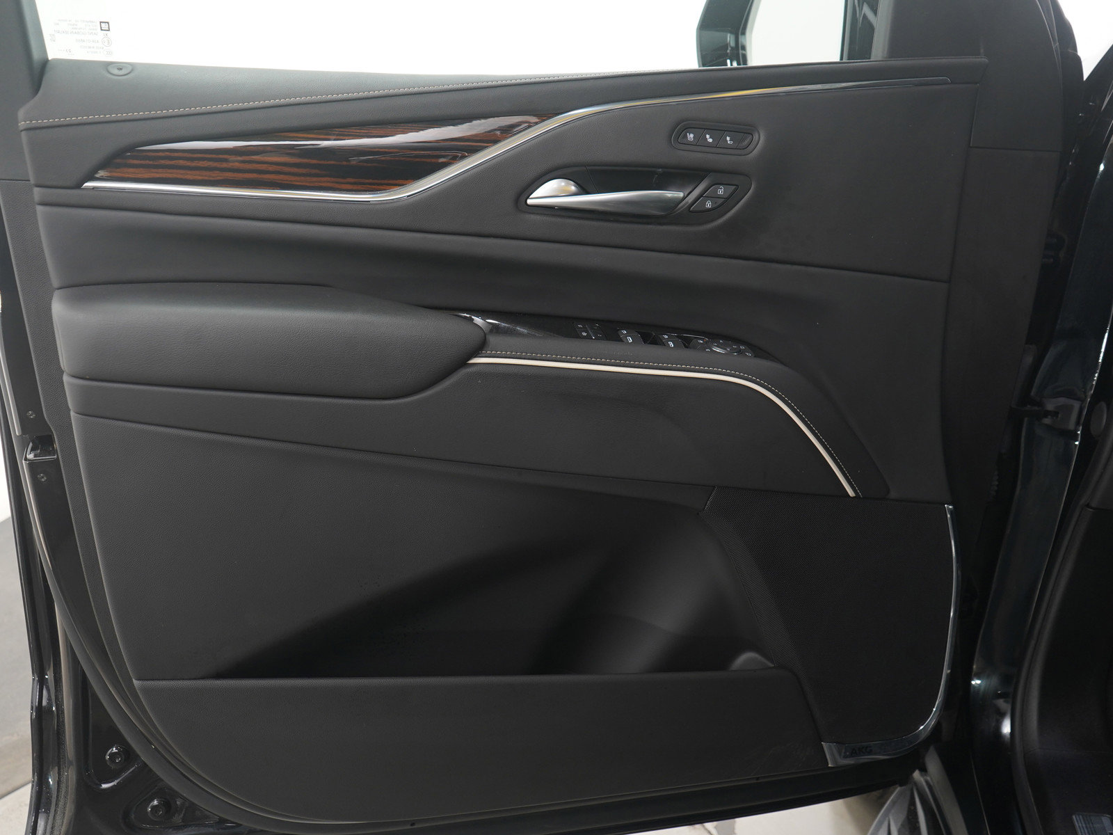 Used 2024 Cadillac Escalade ESV Premium Luxury image 25