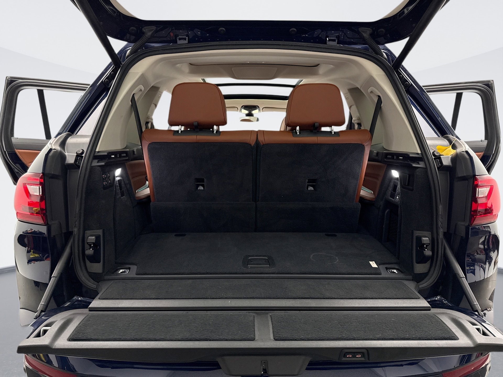 Used 2021 BMW X7 xDrive40i w/ Parking Assistance Package image 19