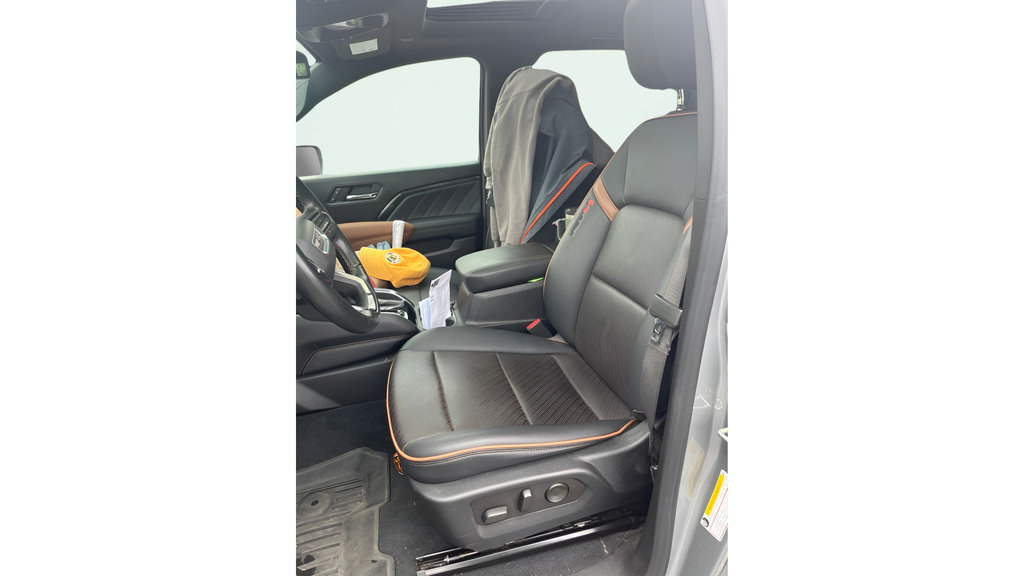 Used 2023 GMC Canyon AT4 w/ AT4 Premium Package AWD/4WD image 12