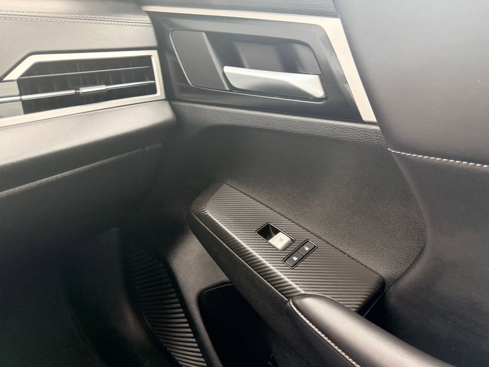 Used 2024 Mitsubishi Outlander SE image 25