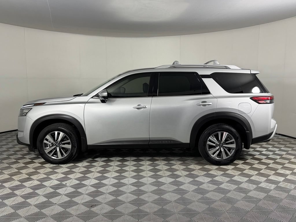 Used 2025 Nissan Pathfinder SL FWD image 10