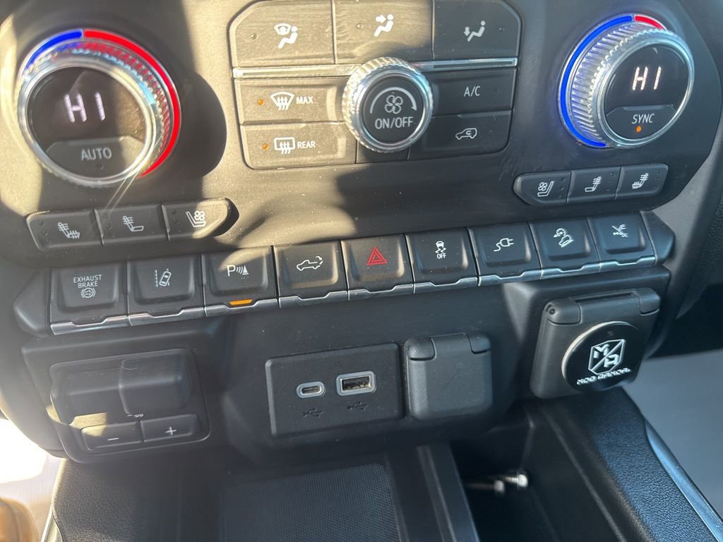 Used 2022 GMC Sierra 3500 AT4 w/ AT4 Premium Plus Package image 13