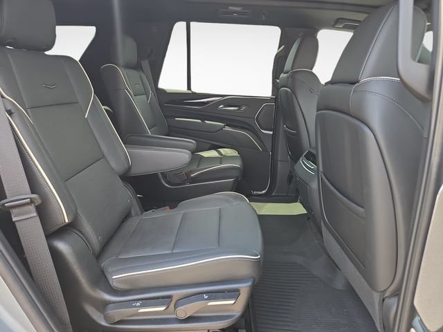 Certified 2024 Cadillac Escalade Sport w/ LPO, ONYX Package AWD/4WD image 39